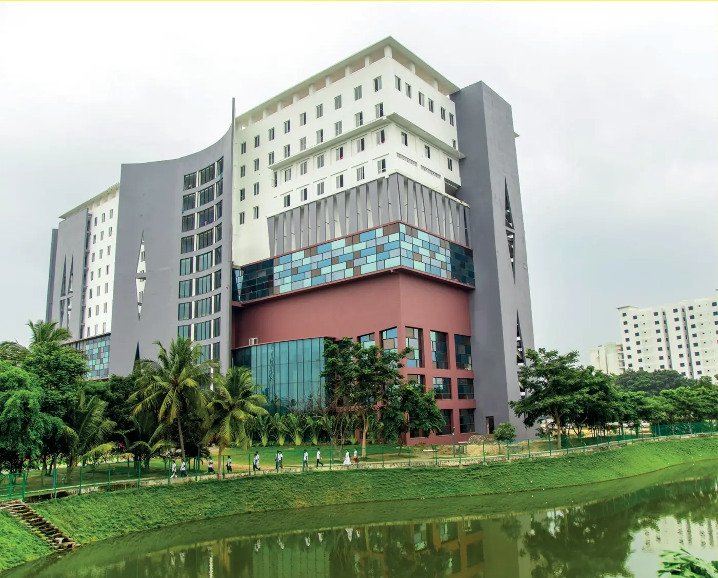 DSU Trichy academic block beside the campus lake, Samayapuram